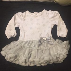 🌈🌈 bundle 4/20🌈🌈 Adorable 6 month dress